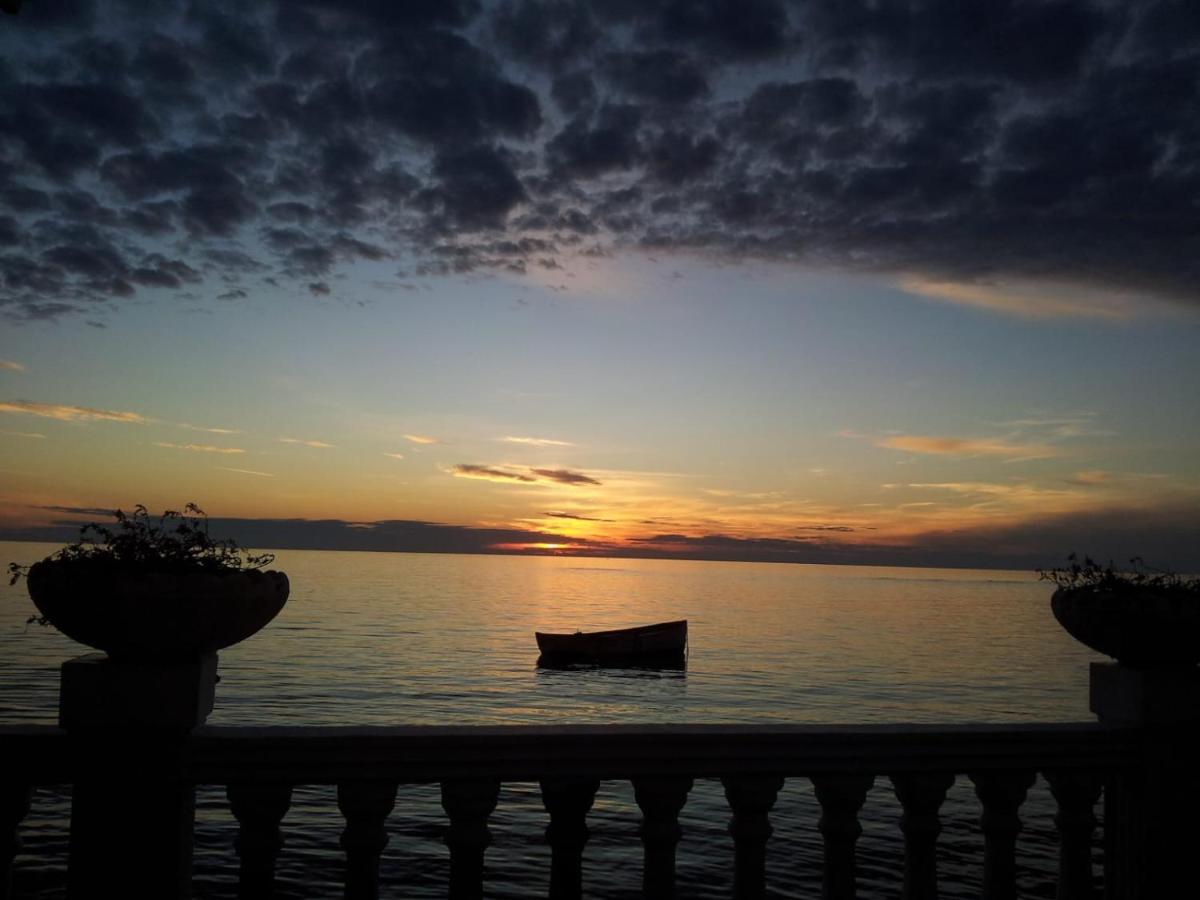 Durres City Apartment, City Center & Close To The Beach Esterno foto